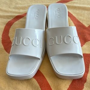 GUCCI LOGO RUBBER SLIDE